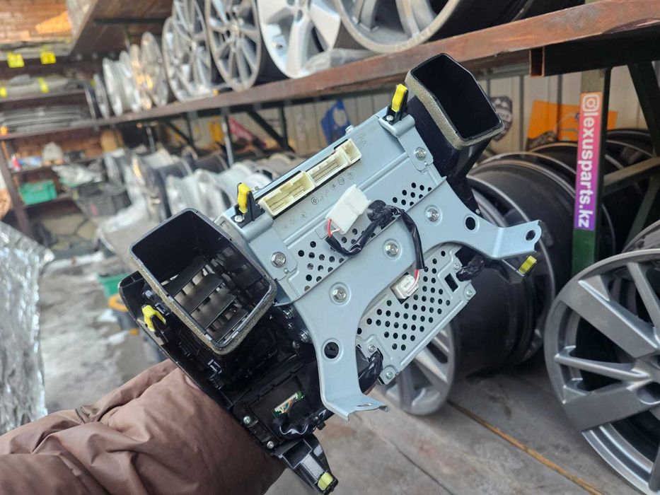 Монитор Lexus RX300