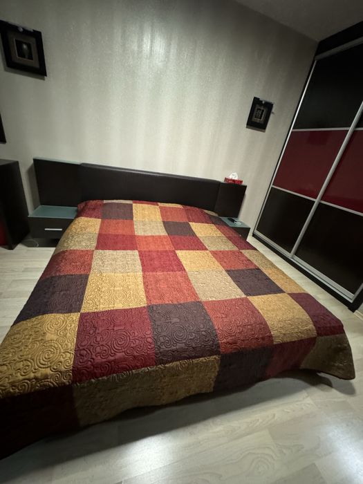 Спалня с нощтни шкафове и осветление + Матрак