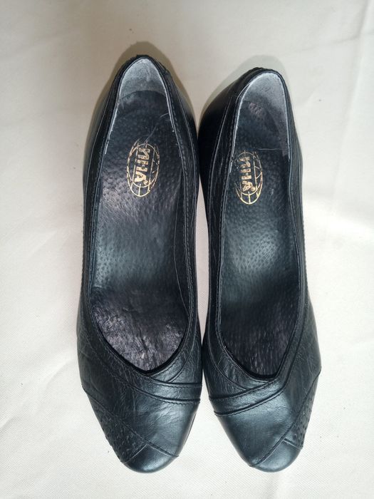 Дамски черни обувки номер 38