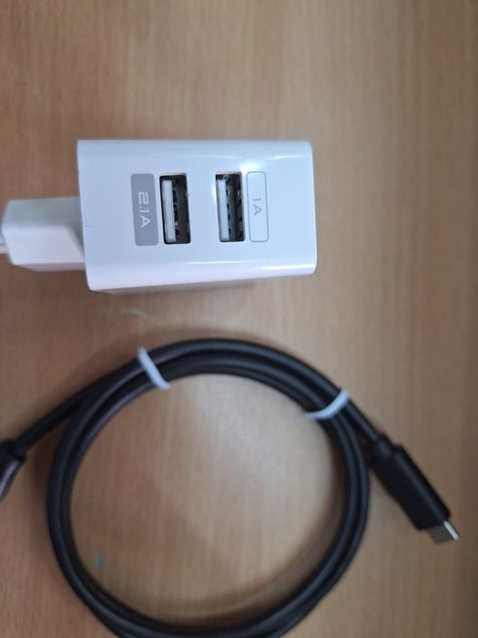 Комбинирано зарядно 1-2.1А,18W