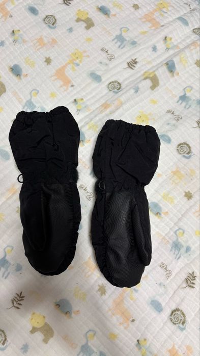 Продам детские шапки и перчатку