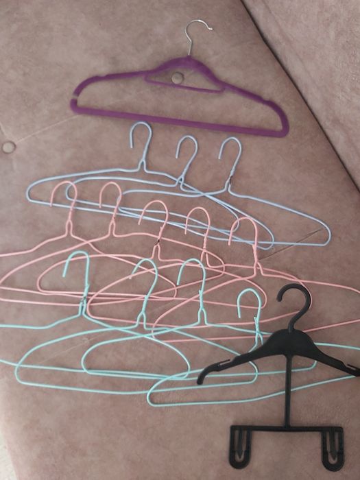 43 шт плечиков  1500 тг