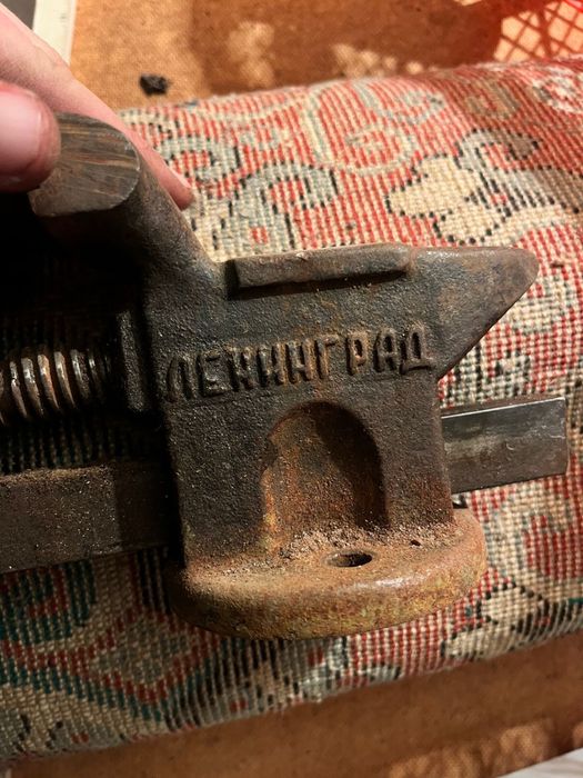 Продам тиски в отличном состоянии