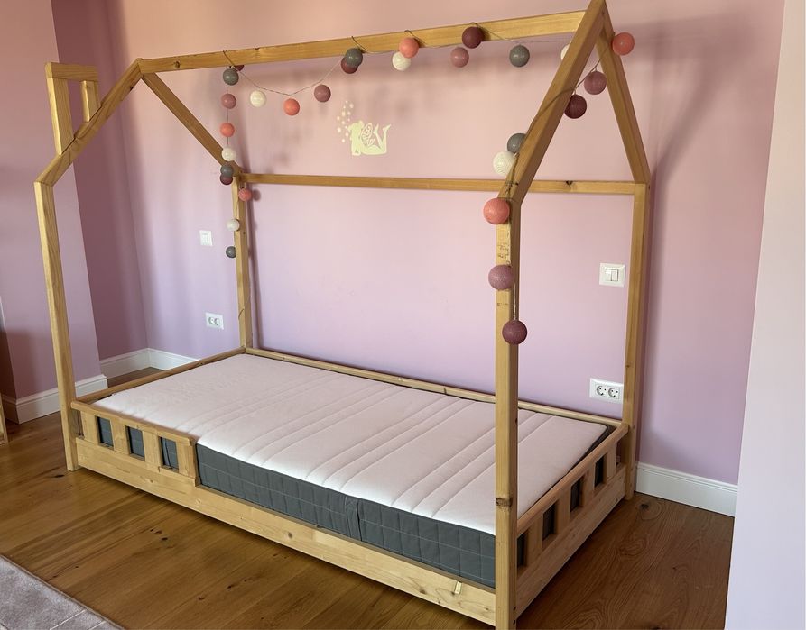 Pat copii Montessori tip Casuta cu Cos de Fum si Somiera