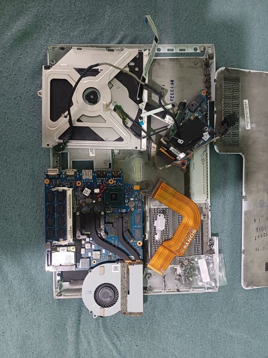 SONY VAIO PCG-41218M placa baza, cooler, cabluri, balamale, dvd rom, alte piese