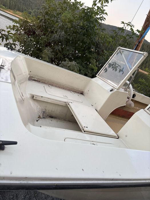 Vind barca trimaran