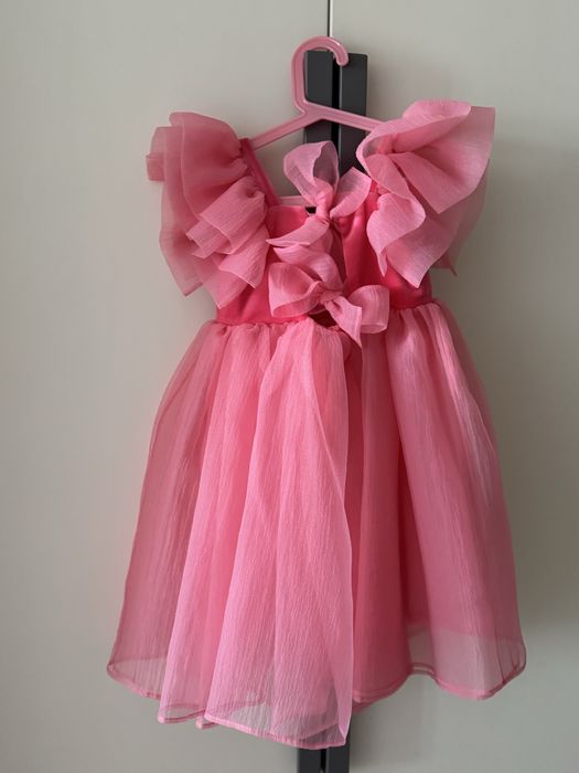 Продам платье нарядное для девочки