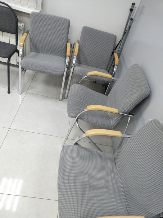 Продам офисные стулья.