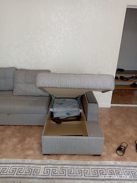 Угловой мягкий диван