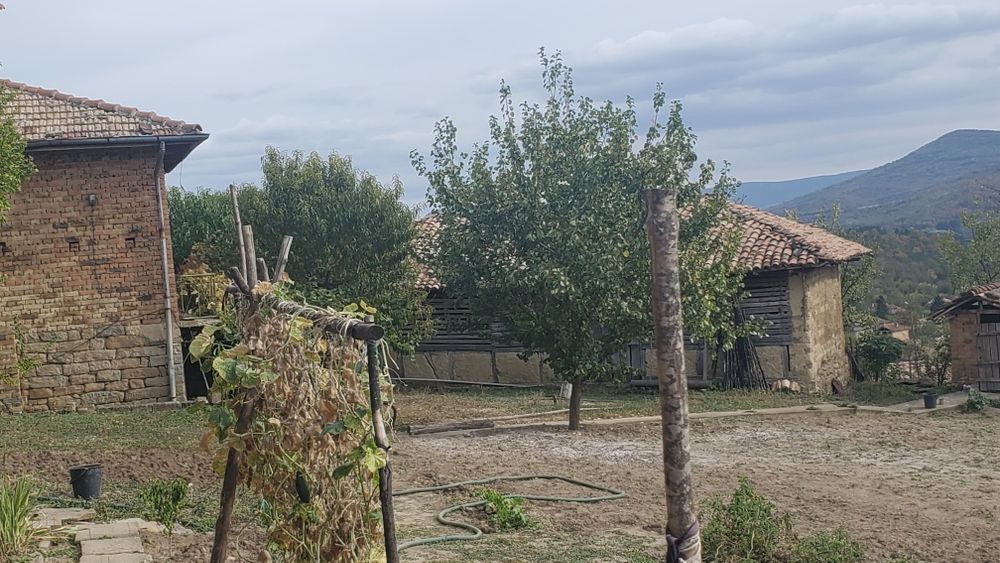 Продава се Къща в с. Янково, Област Шумен - 1500 кв.м за 11 €/кв.м - Снимка #9