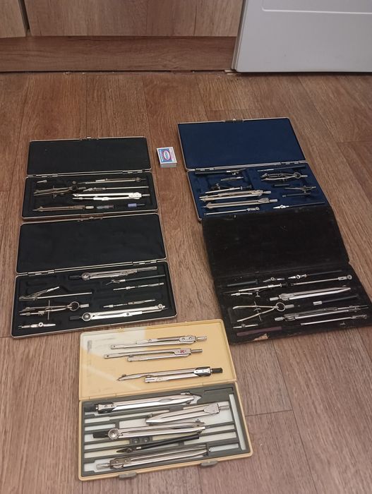 Продам готовальни.