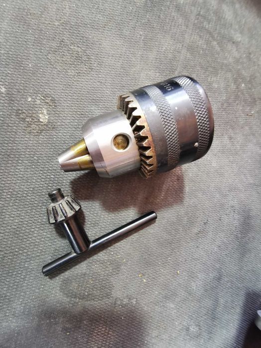 Патрон В 16 СССР для для сверильного станка.