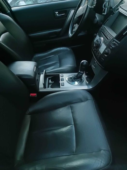 Продавам автомобил Infinity FX35