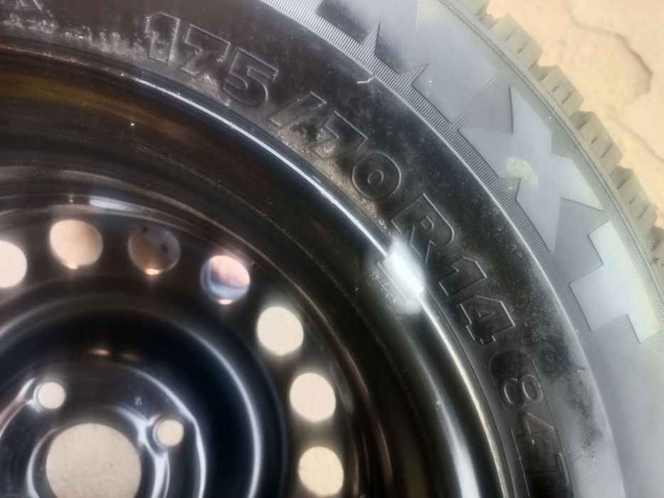 Продам шину с диском на Опель