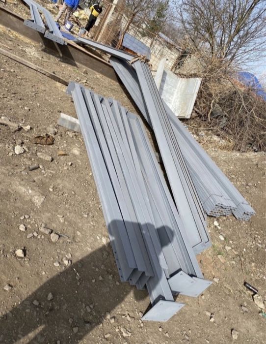 Vând hală metalică 8 m lățime 15 m lungime cu patru înălțime preț fără