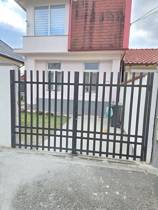 Porți, garfuri,balustrade,copertine din inox și fier