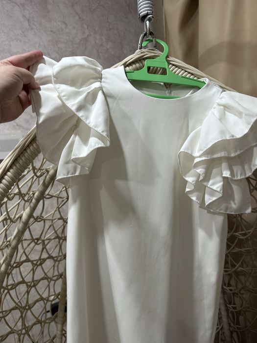 Продам нарядное платье для девочки