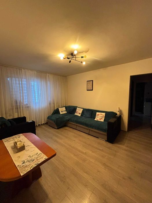 Apartament 3 camere semidecomandat