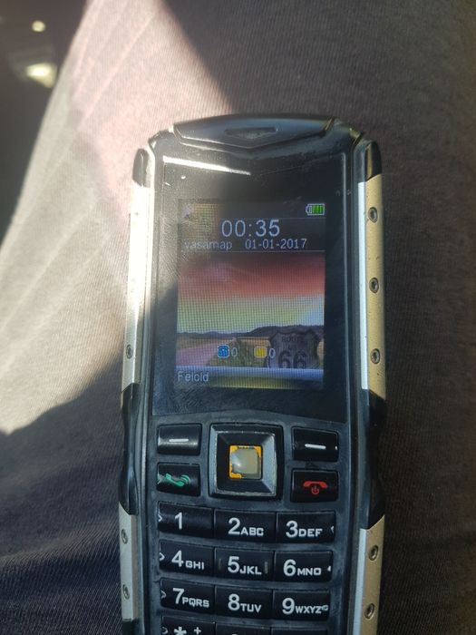 Telefon pentru oamenii in constructii