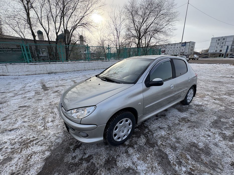 Обменяю надежный автомобиль на дачу.