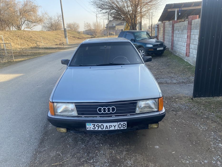 Продаю ауди сотку старушка