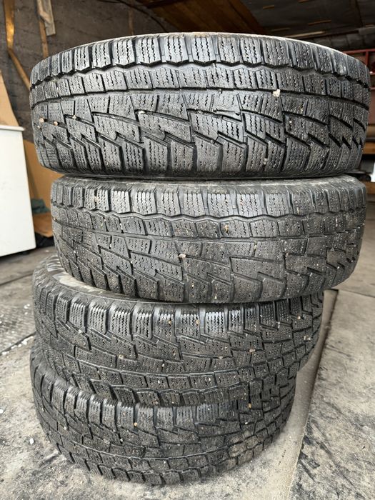 Продам комплект шин