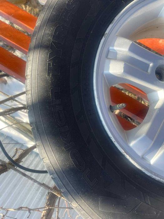 Продается  зимние шины