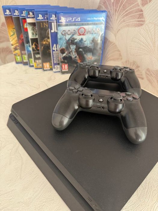 PlayStation 4 в отличном состоянии