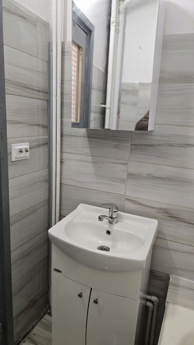 Închiriez Garsoniera