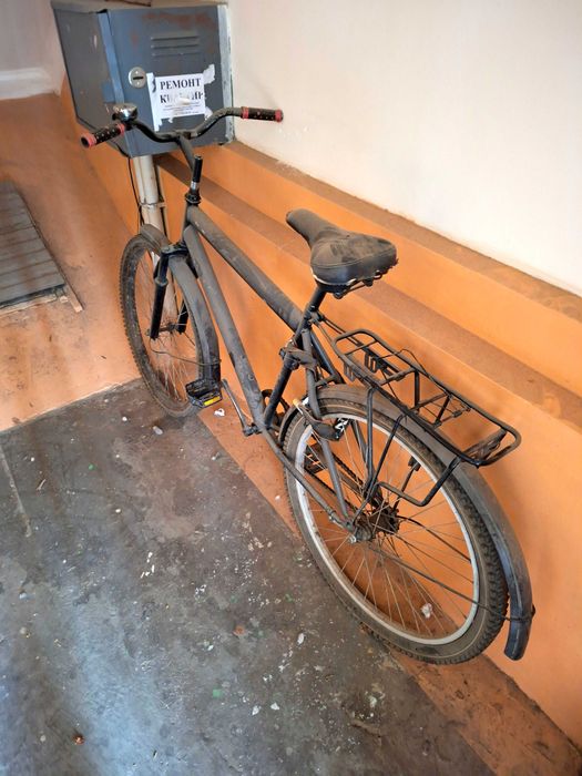 Дорожный,прочный велосипед.  Подойдет для курьерских услуг.