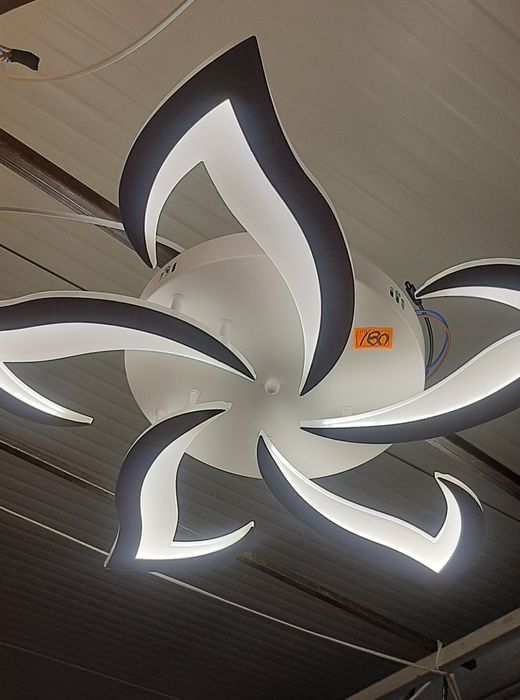 Lustra cu telecomanda