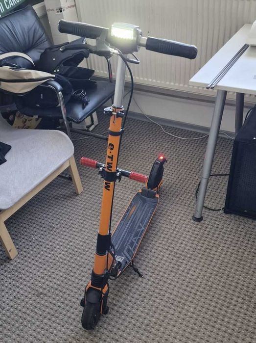 Trotineta electrica E-TWOW e twow GT SPORT Viteza 52km/h Greutate 13 kg Amortizoare fata si spate Autonomie 45 km Baterie 48V 9.6Ah