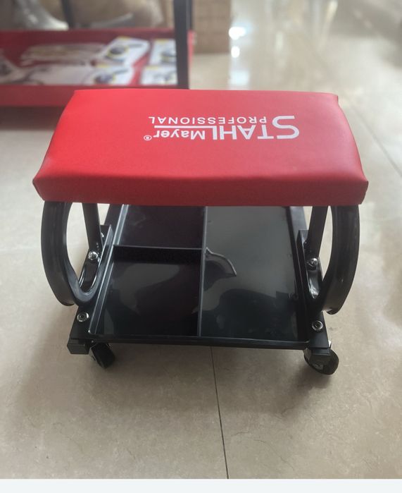 Работен стол с рафтове за инструменти “до 150 кг”