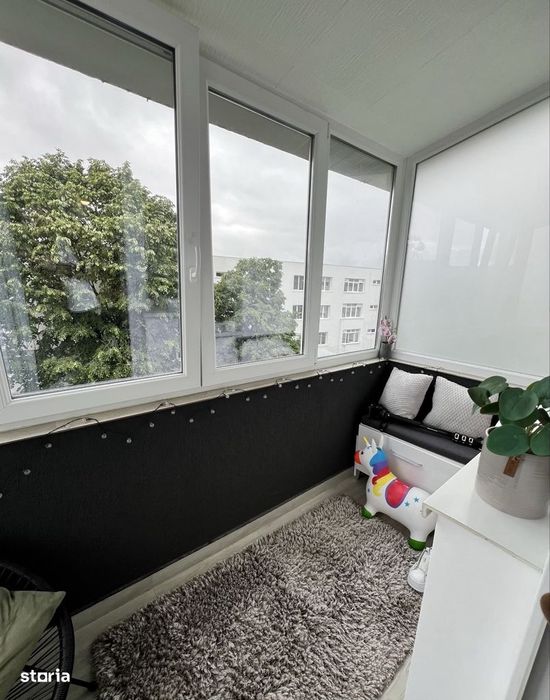 De vanzare apartament cu 3 camere, 2 balcoane, renovat, zona Pascal