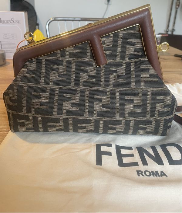 Geanta fendi noua