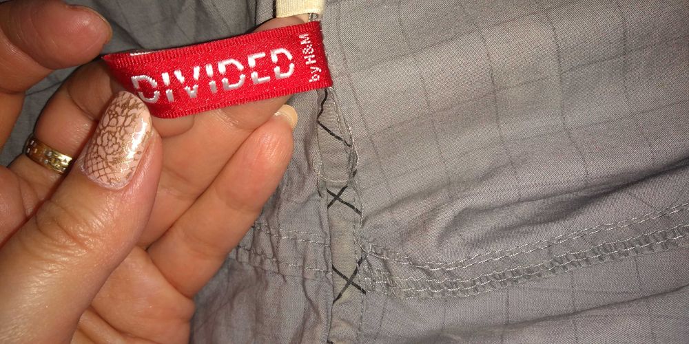 Hanorac/Jacheta/Geaca gri H&M Divided ,subtire cu gluga& buzunare