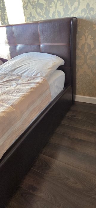 Кровать двуспальная