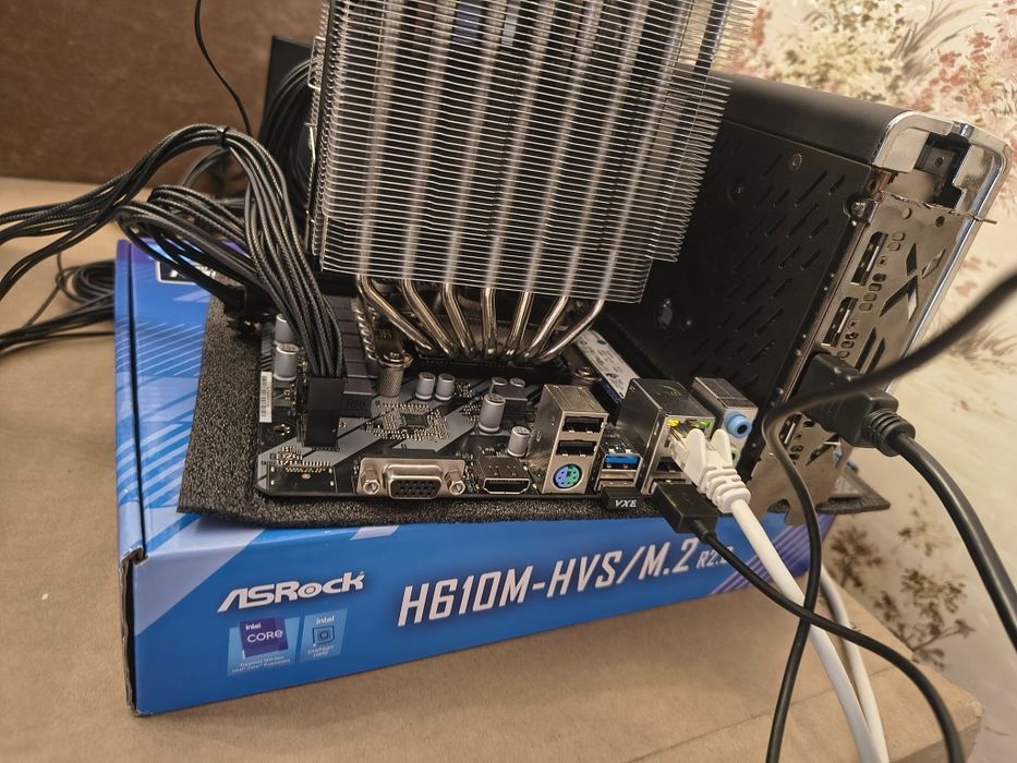 Placa baza LGA1700 AsRock H610M-HVS/M.2 NVME DDR4 ca noua garantie2027