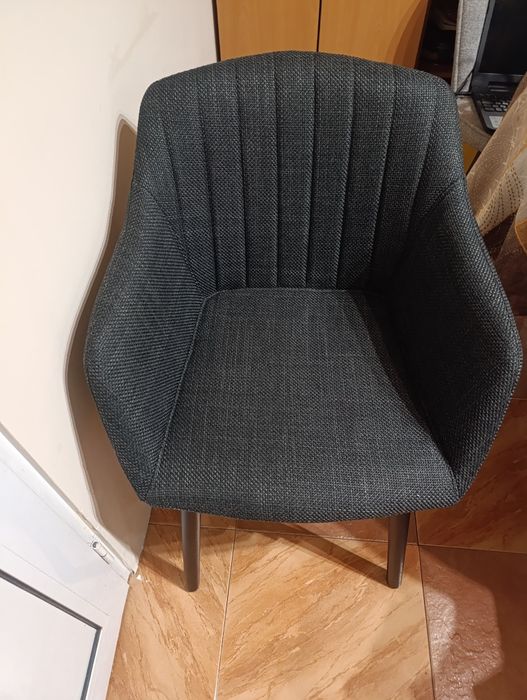 Столове 2 броя нови - по  45 евро