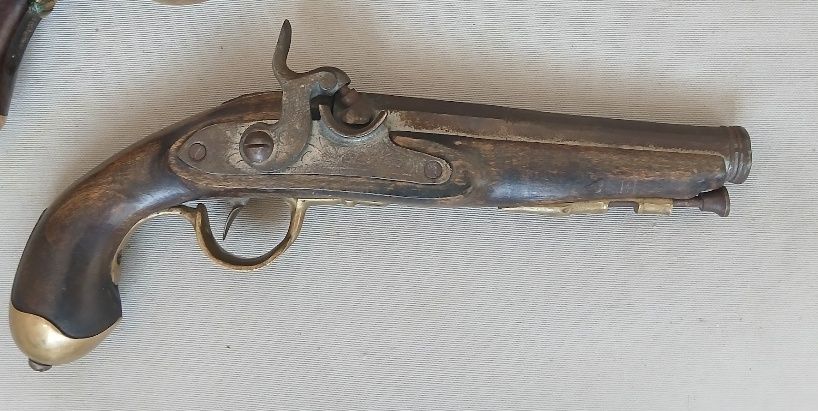 Стари пушки пищови саби ножове оръжия