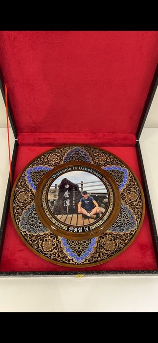 Подарки: rasm tushirilgan yog'och lagan 40 sm