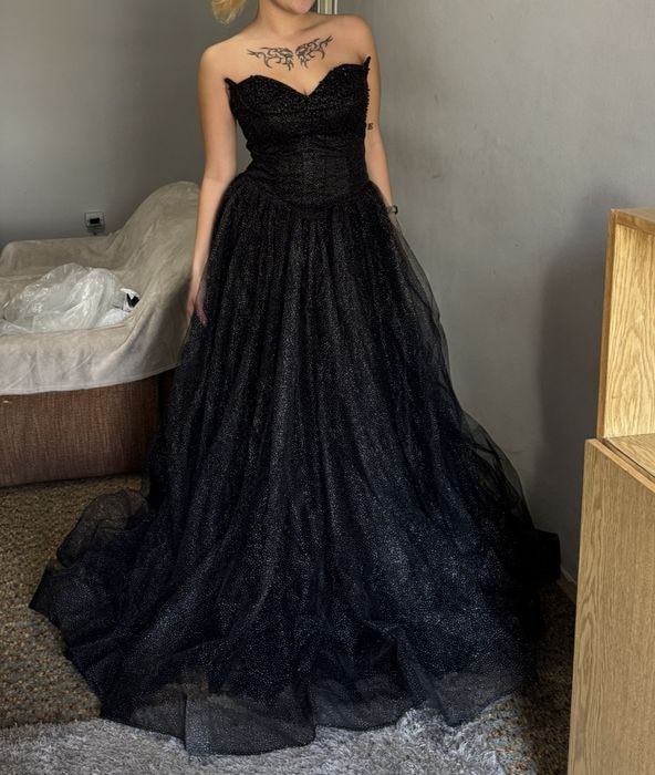Черна дълга бална рокля