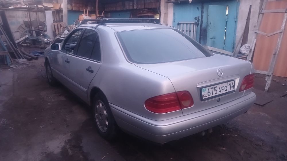 Продам мэрс 210 на 111 маторе