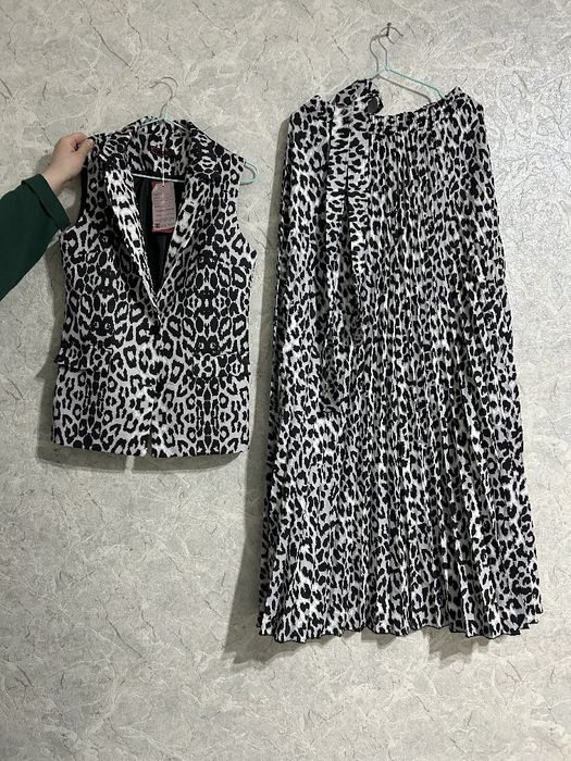 Двойка:юбка,кофта. Цена:15000