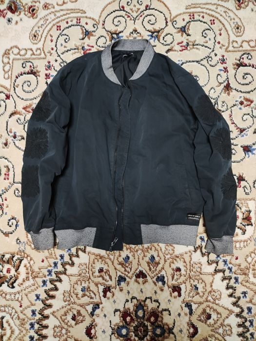 Бомбер Levi's. Оригинал. Размер 48.