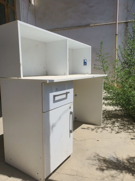 Продажа стола касса ресепшн для магазина