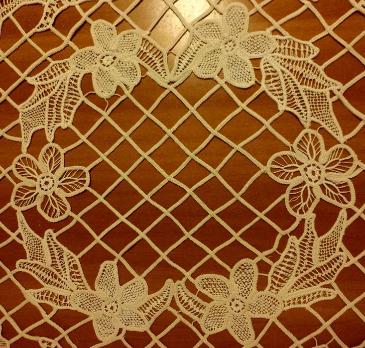 Mileu  macrameu, lucrat manual / mileuri broderie sparta