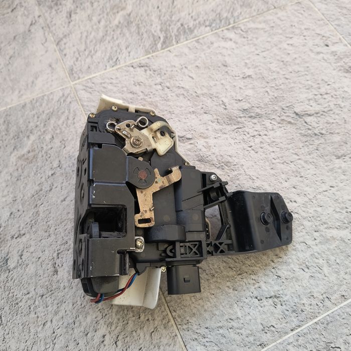 Брава предна лява за пасат б5