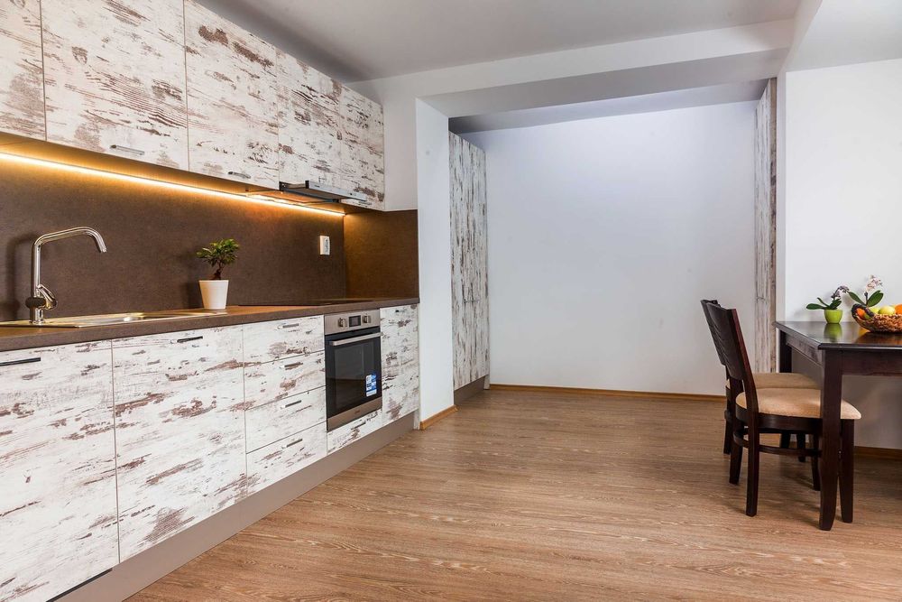 Продава се Етаж от къща в Пловдив, Младежки Хълм - 180 кв.м за 6 €/кв.м - Снимка #1