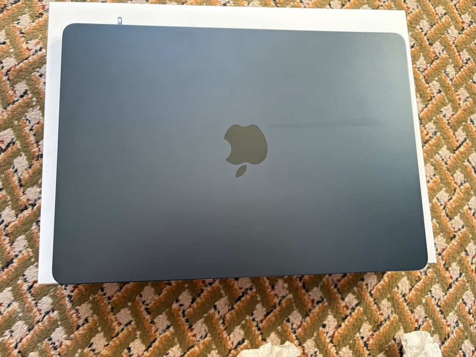 MacBook Air  снизу